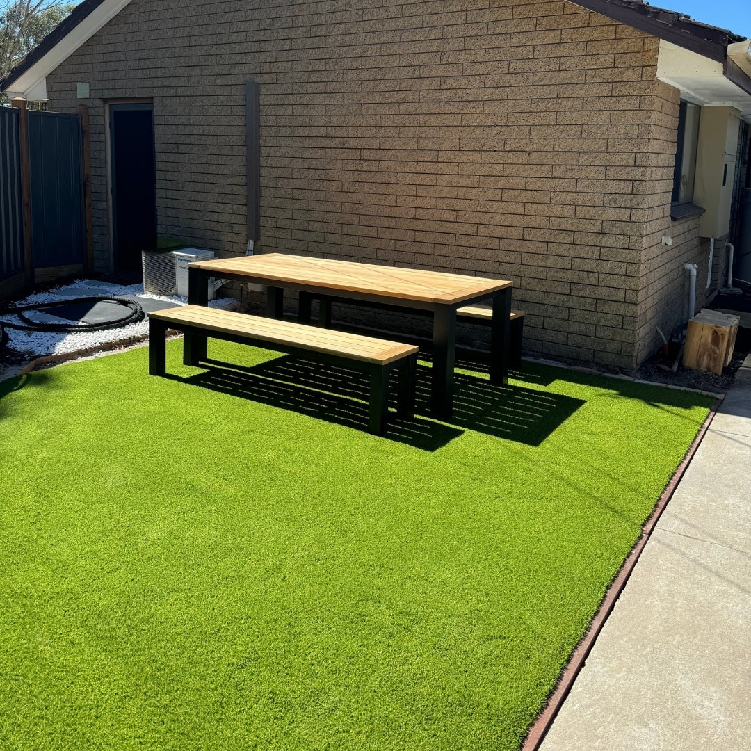Emerald 35 installed in a light-coloured front landscape