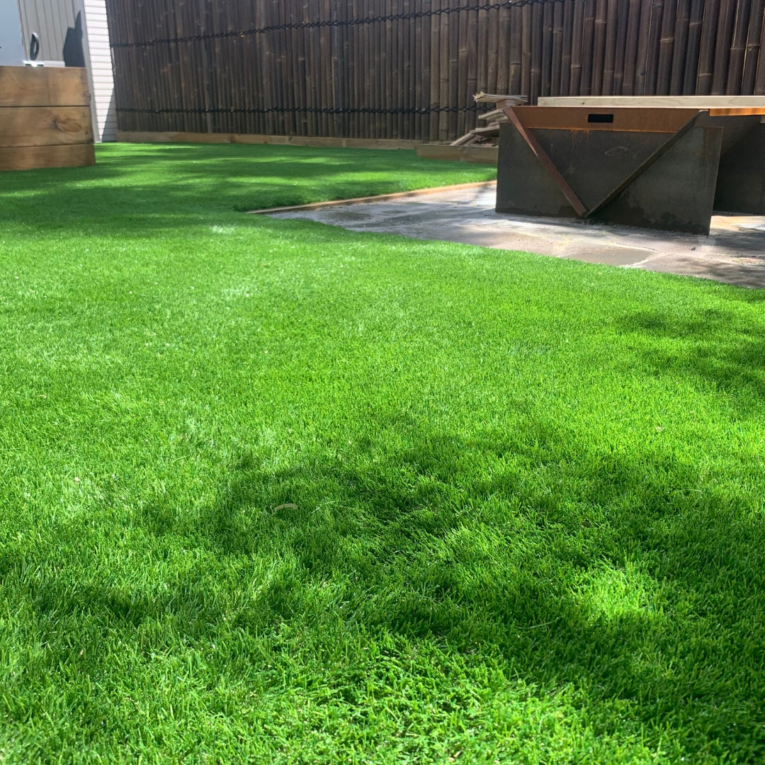 All Green 40 vibrant three-tone artificial grass texture