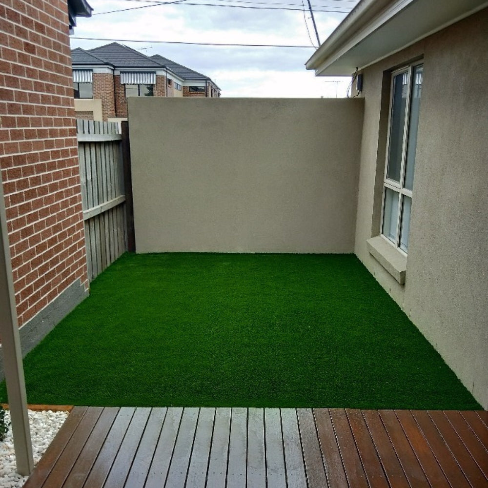 Meadow 42 courtyard fake turf
