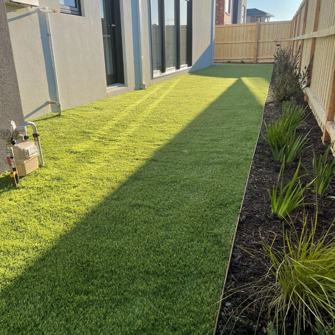 Emerald 35 in a child and pet-friendly outdoor area