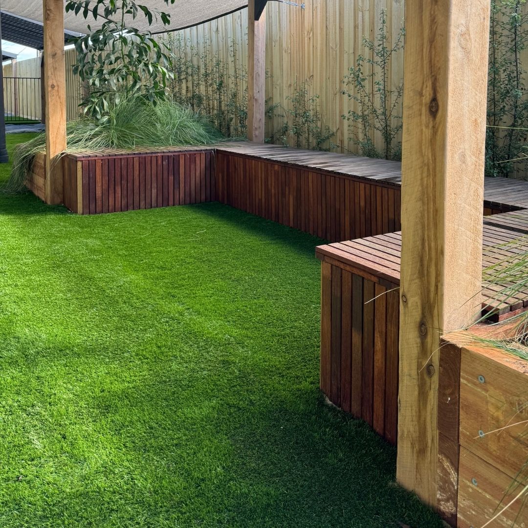 Native Blend 35 in a natural-style garden